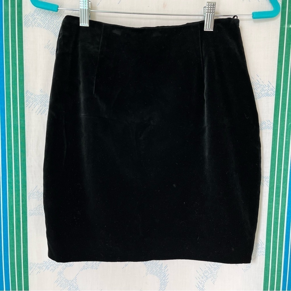 VINTAGE GEORGES MARCIANO black velvet mini skirt small